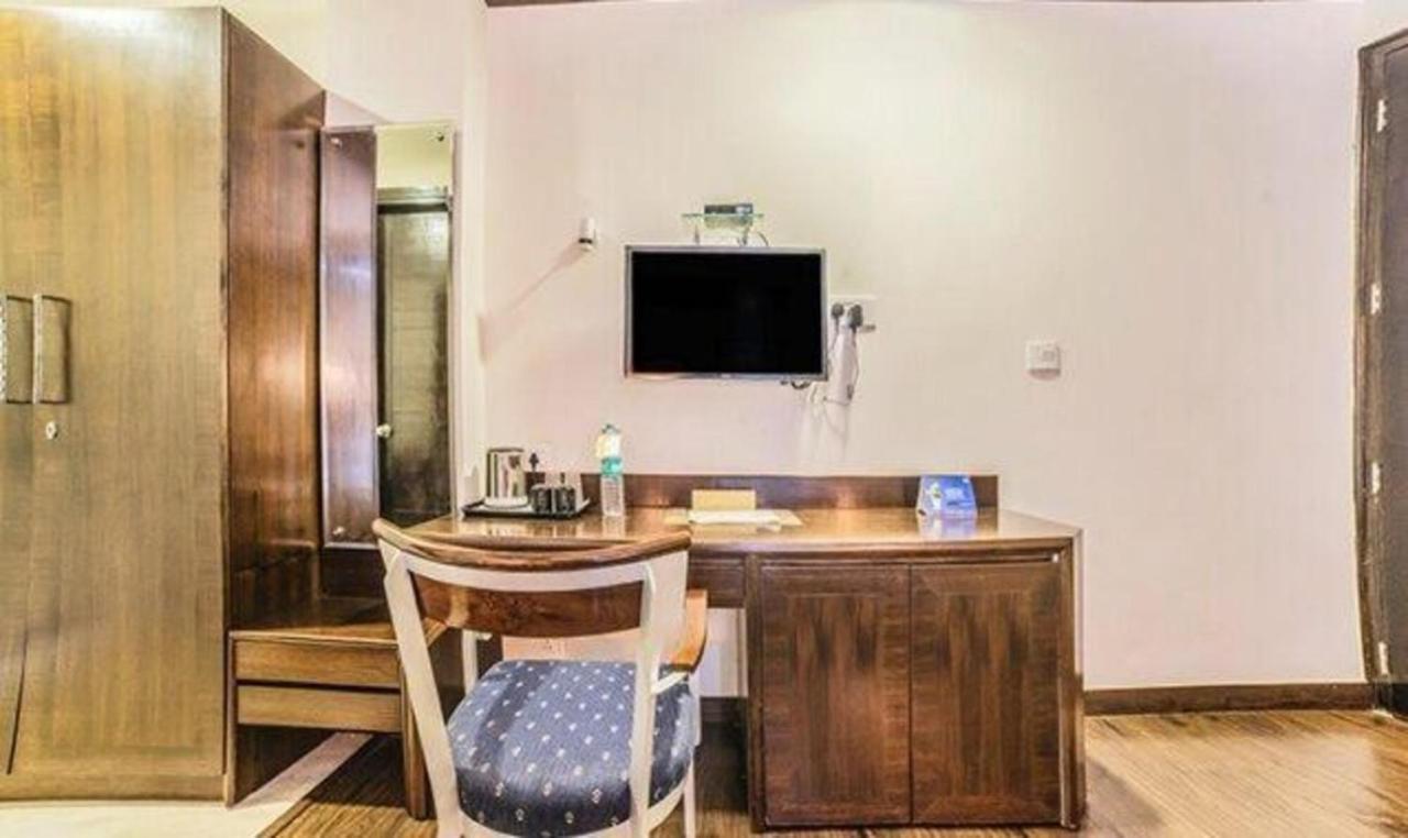 Fabhotel Galaxy - Nr Patel Nagar Metro